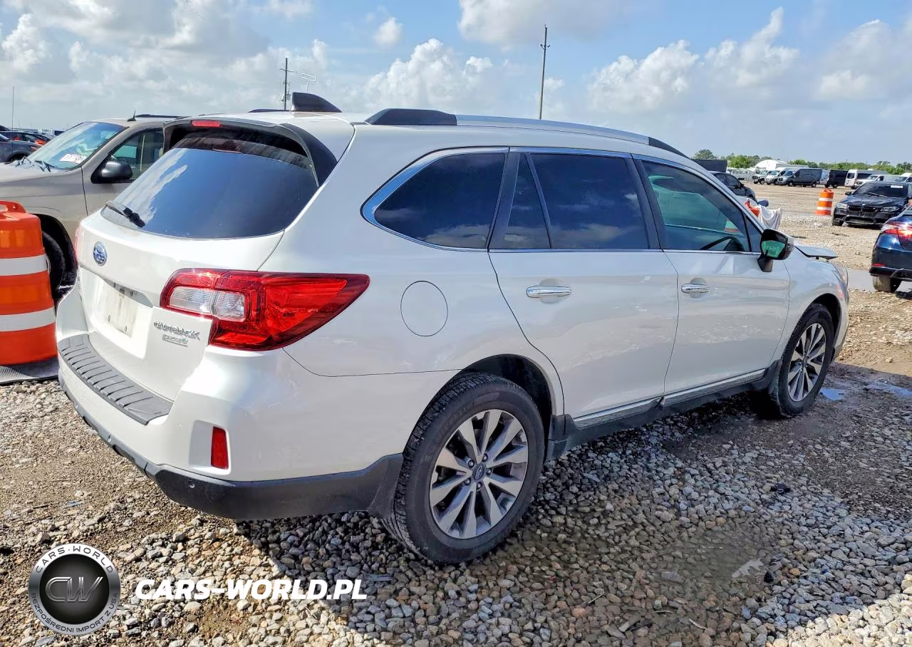 2017 Subaru Outback Touring VIN:4S4BSATC1H3300912 - 3
