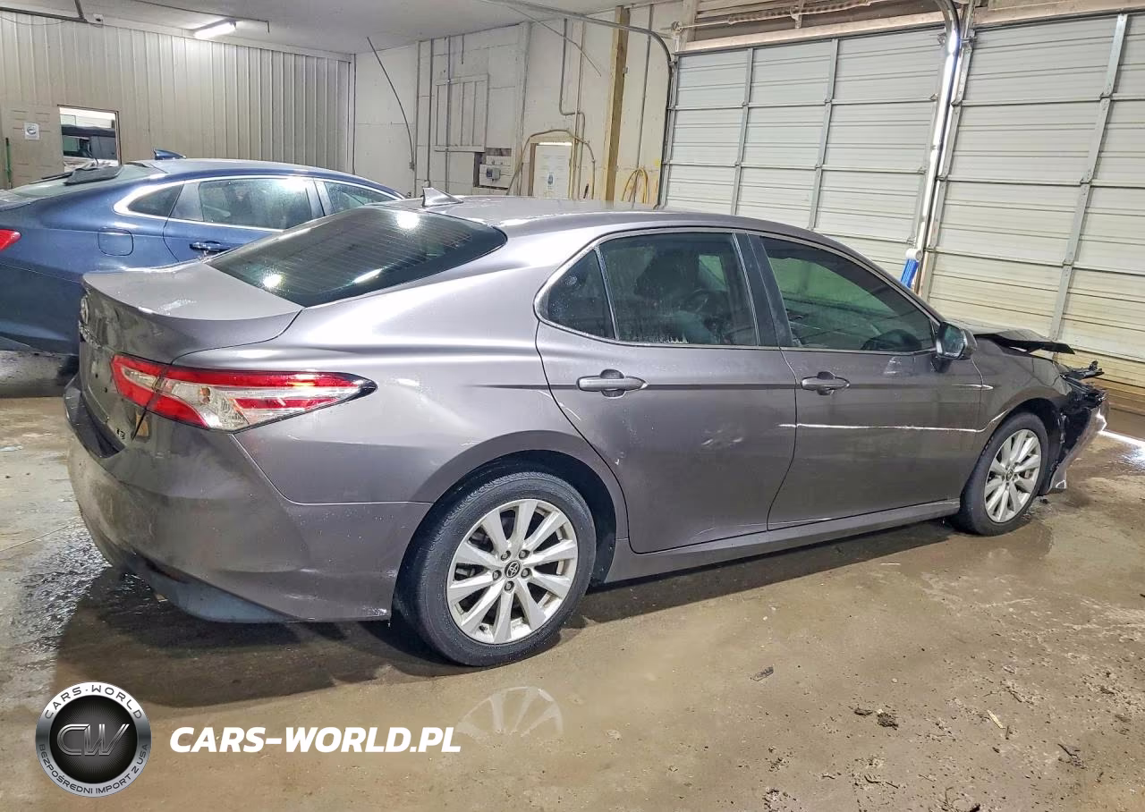 2020 Toyota Camry Le VIN:4T1C11AK6LU341153 - 3