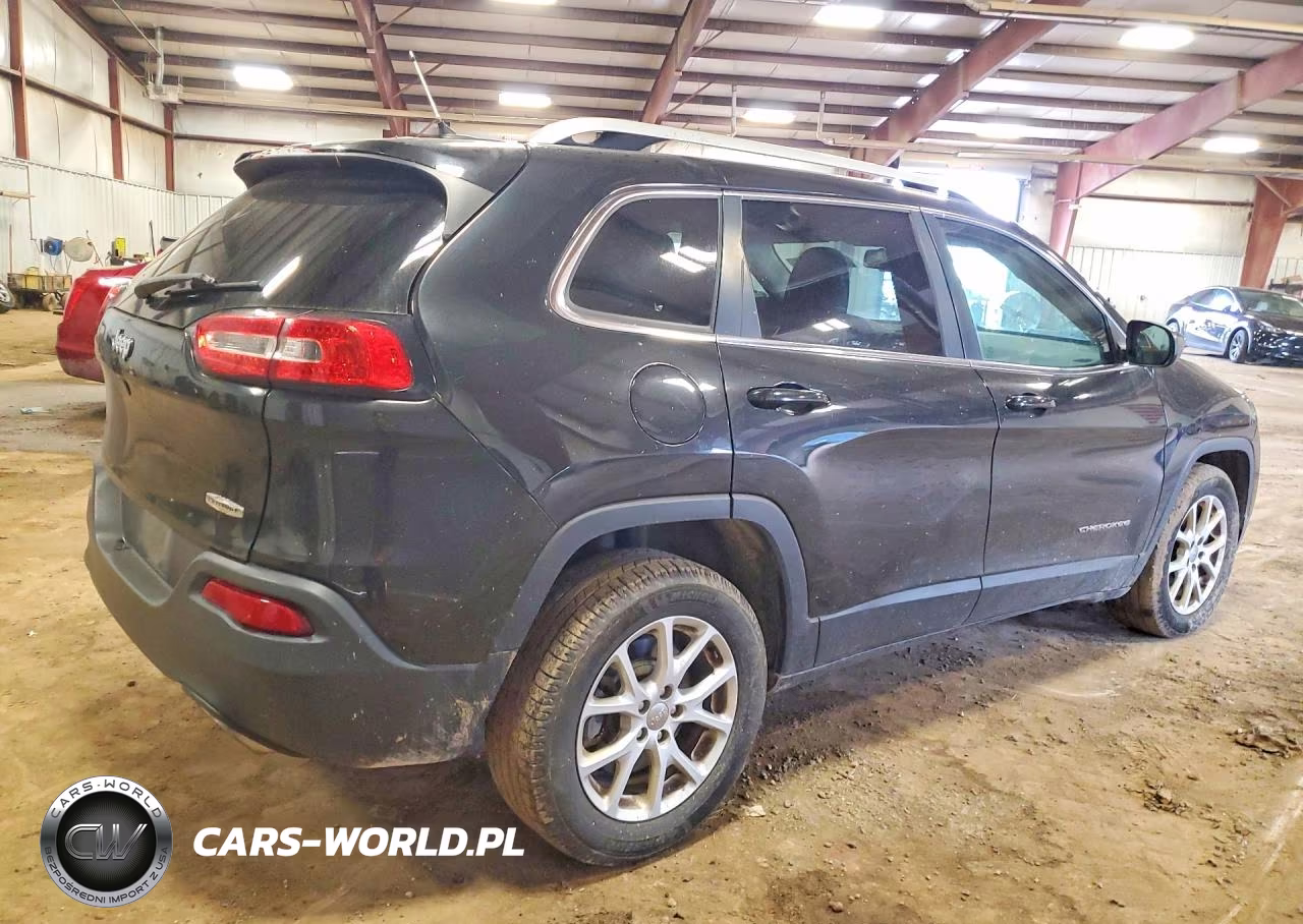 2015 Jeep Cherokee Latitude VIN:1C4PJLCS1FW516349 - 3