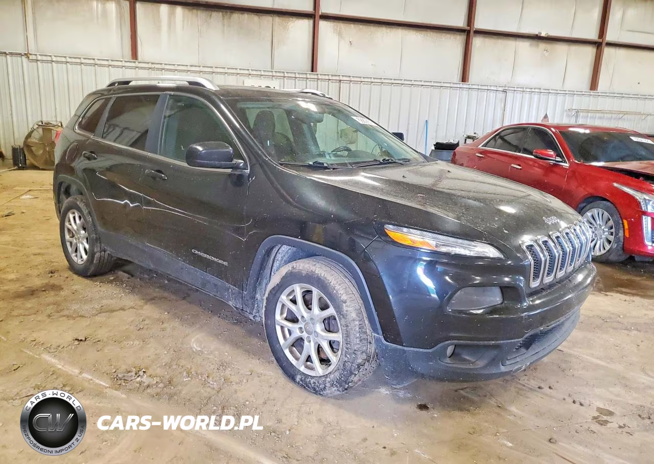 2015 Jeep Cherokee Latitude VIN:1C4PJLCS1FW516349 - 4