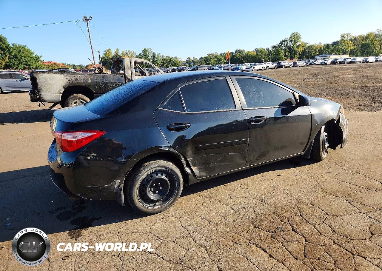 2018 Toyota Corolla Le VIN:2T1BURHE5JC025372 - 3