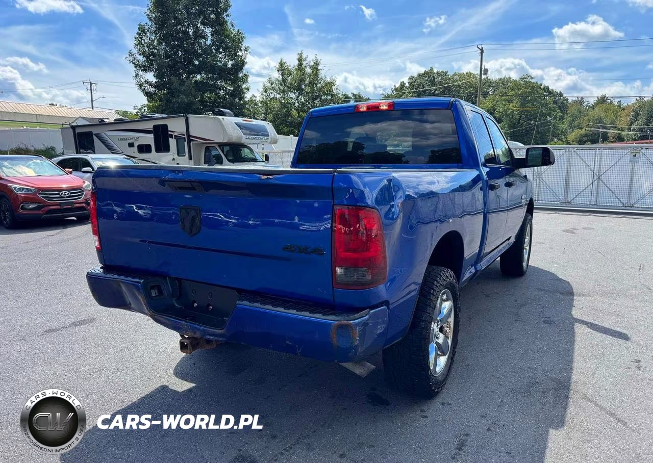 2019 Ram 1500 Classic Tradesman VIN:1C6RR7FG8KS577903 - 3