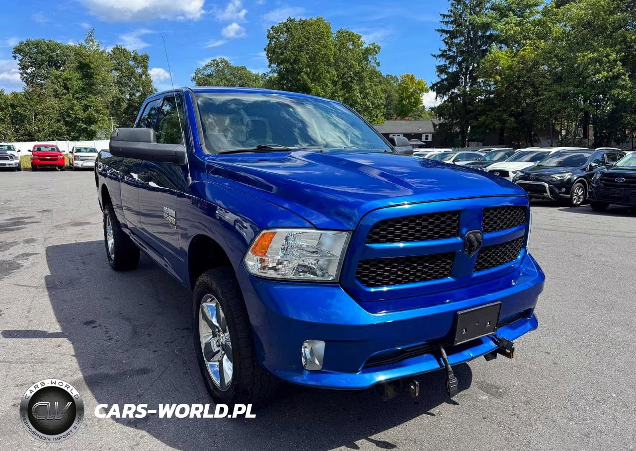 2019 Ram 1500 Classic Tradesman VIN:1C6RR7FG8KS577903 - 4