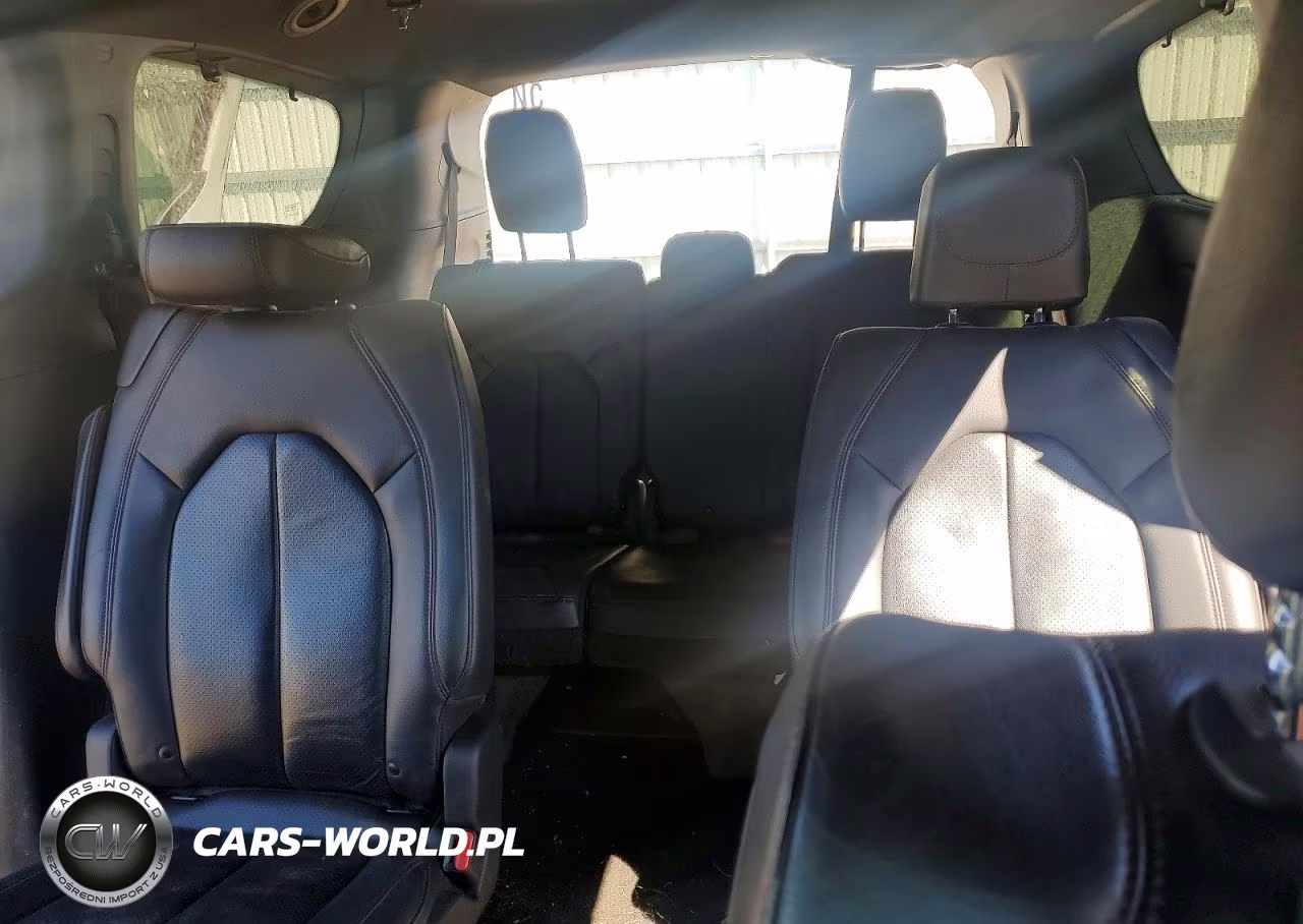 2020 Chrysler Pacifica Touring L VIN:2C4RC1BG3LR106743 - 10