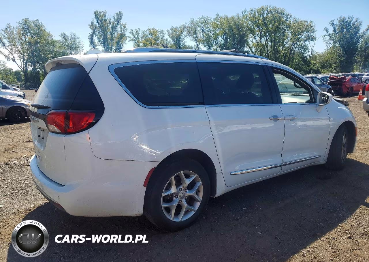 2020 Chrysler Pacifica Touring L VIN:2C4RC1BG3LR106743 - 3