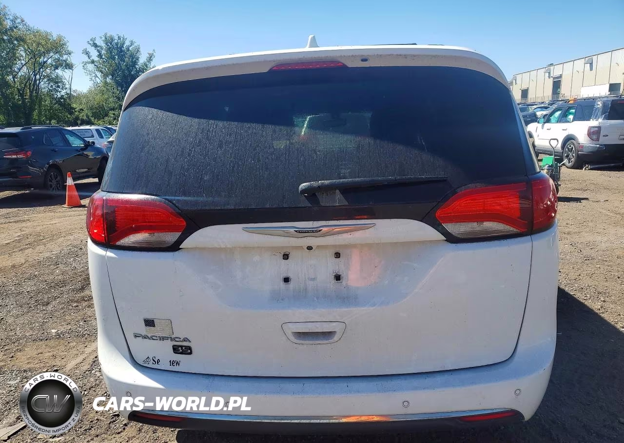 2020 Chrysler Pacifica Touring L VIN:2C4RC1BG3LR106743 - 6
