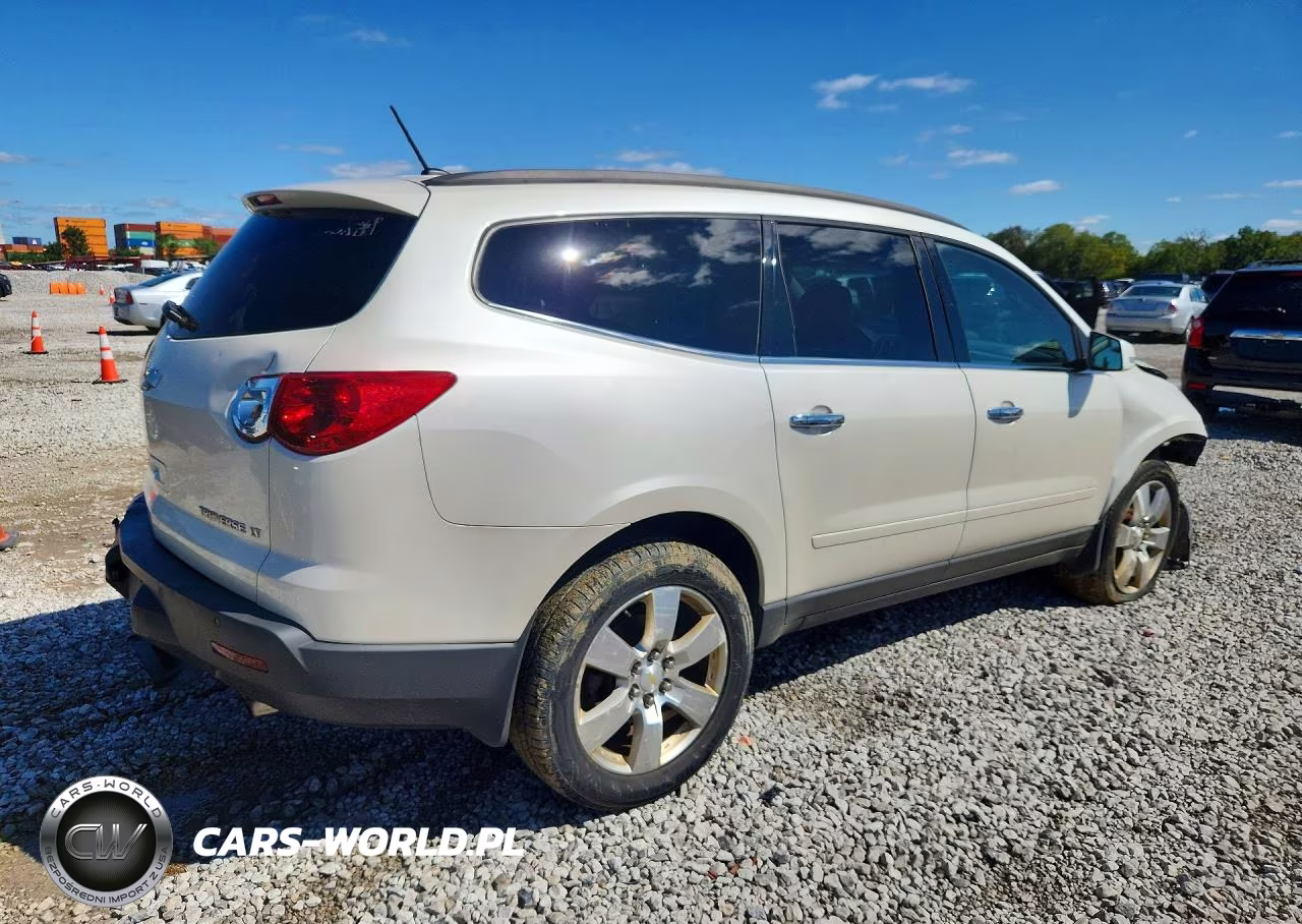 2011 Chevrolet Traverse Lt VIN:1GNKRGED6BJ349140 - 3