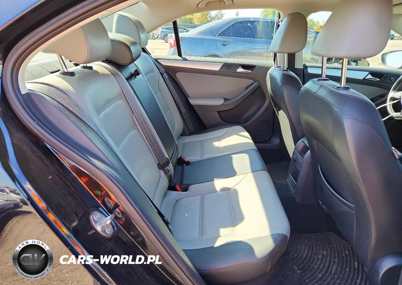 2016 Volkswagen Jetta Hybrid VIN:3VW637AJ0GM390202 - 10