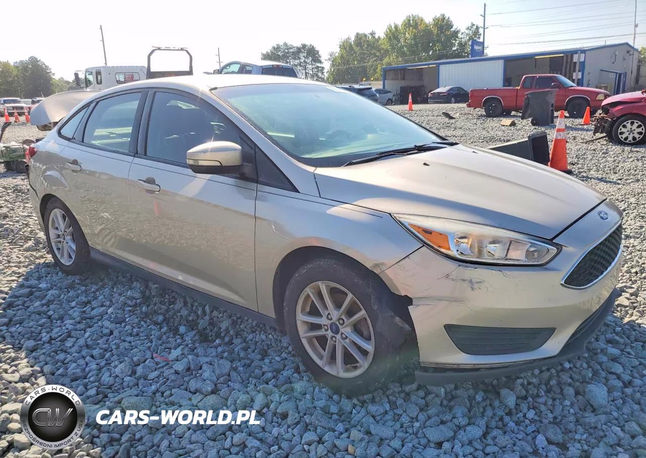 2017 Ford Focus Se VIN:1FADP3F29HL221183 - 4