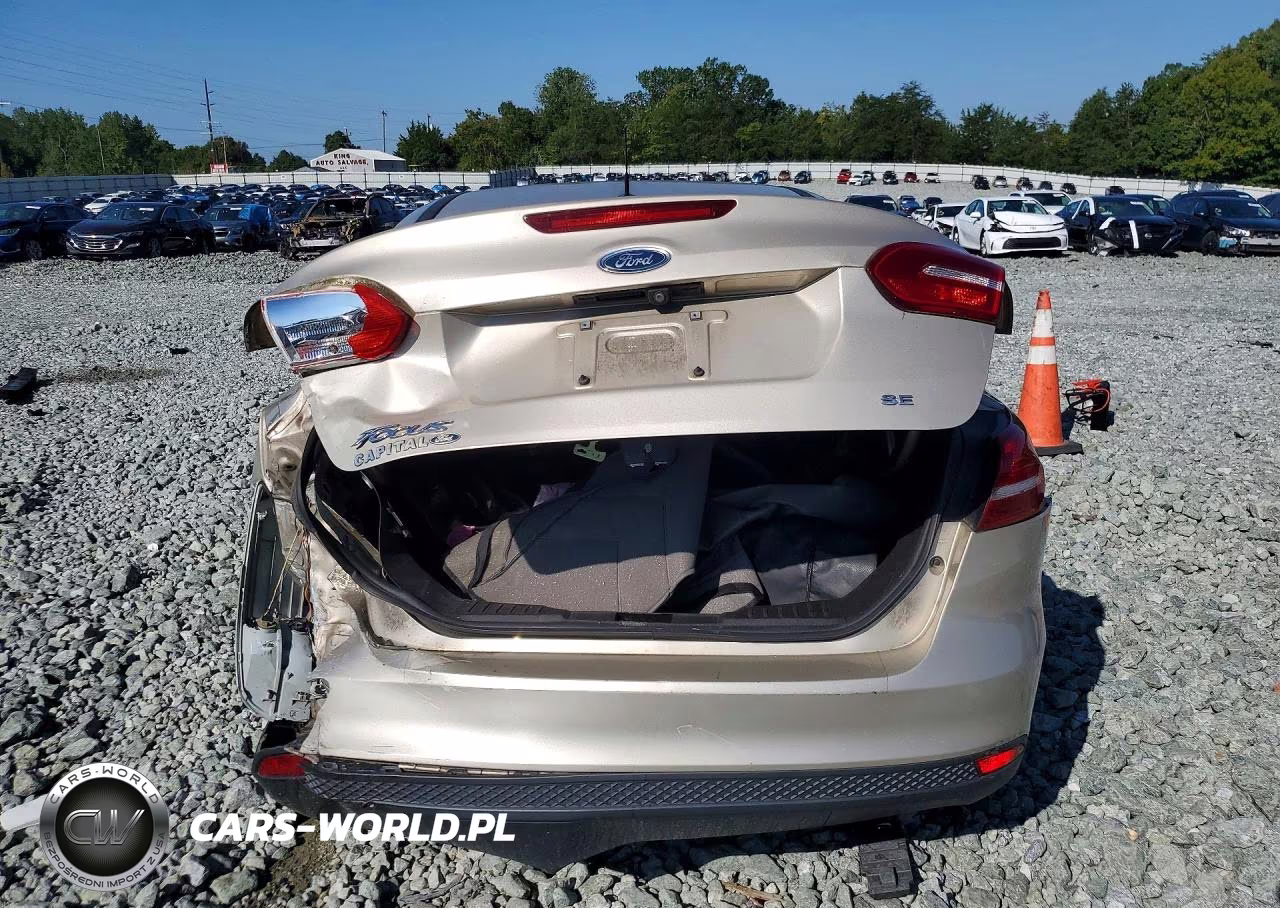 2017 Ford Focus Se VIN:1FADP3F29HL221183 - 6