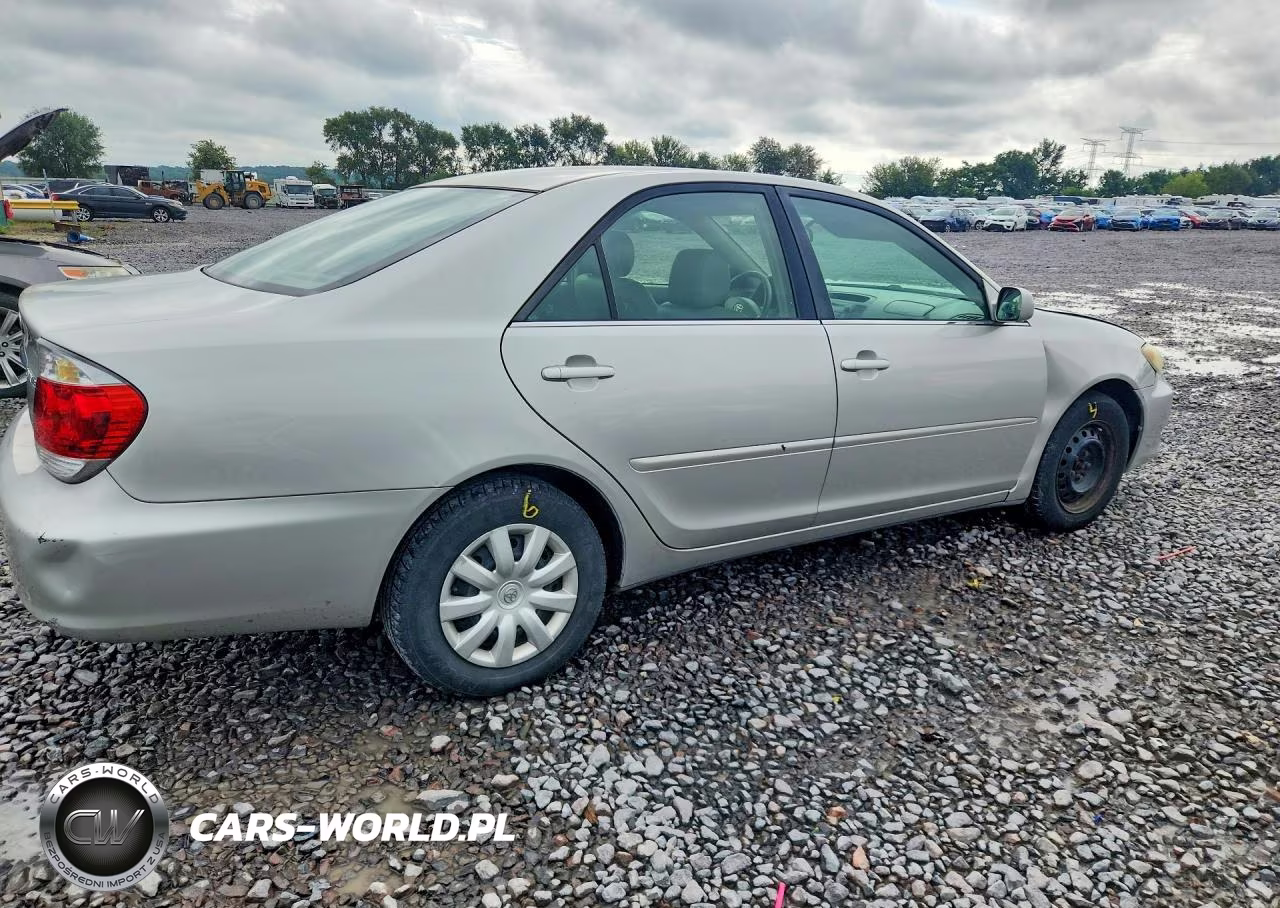 2005 Toyota Camry Le VIN:4T1BE32K55U600440 - 3