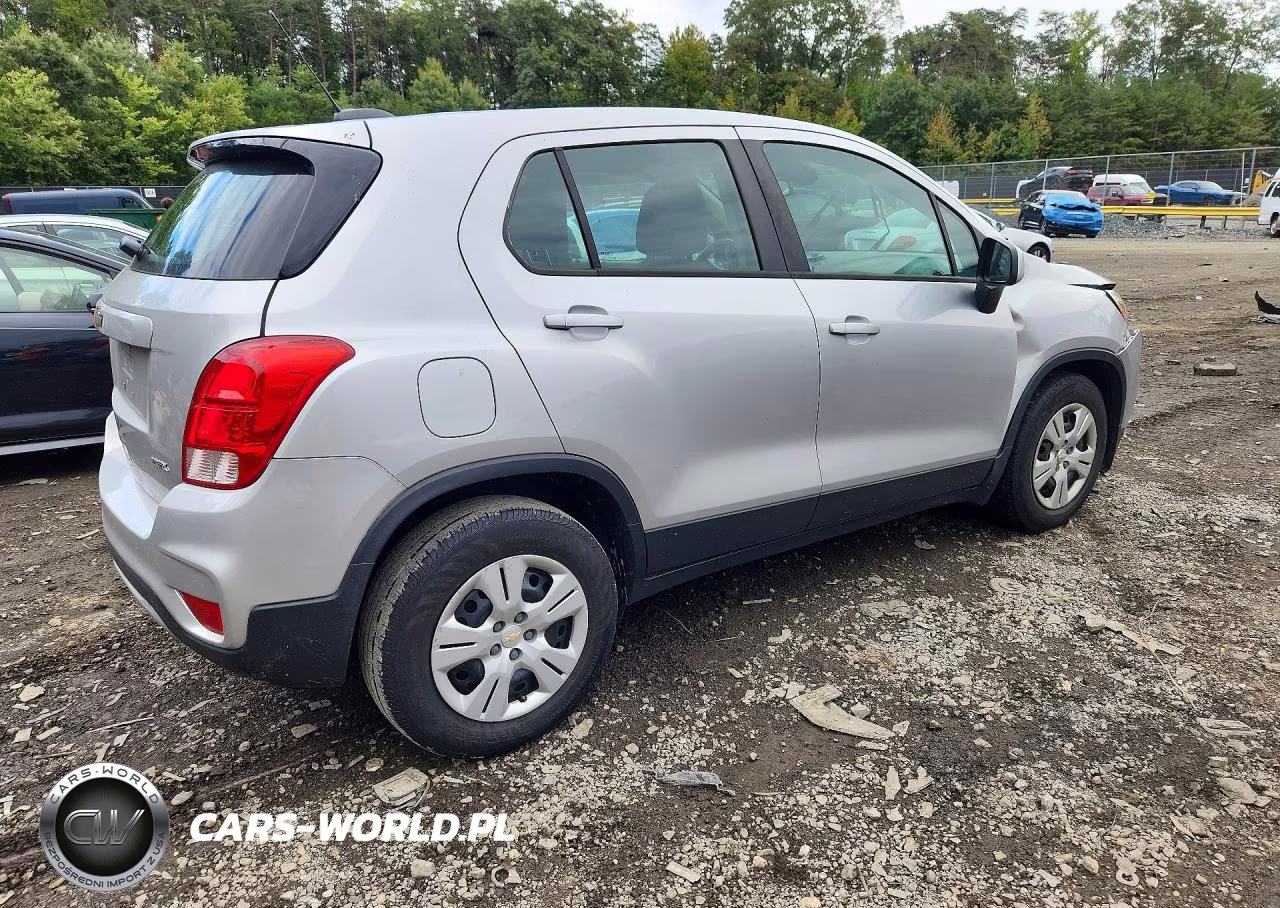 2018 Chevrolet Trax Ls VIN:KL7CJKSB3JB590802 - 3