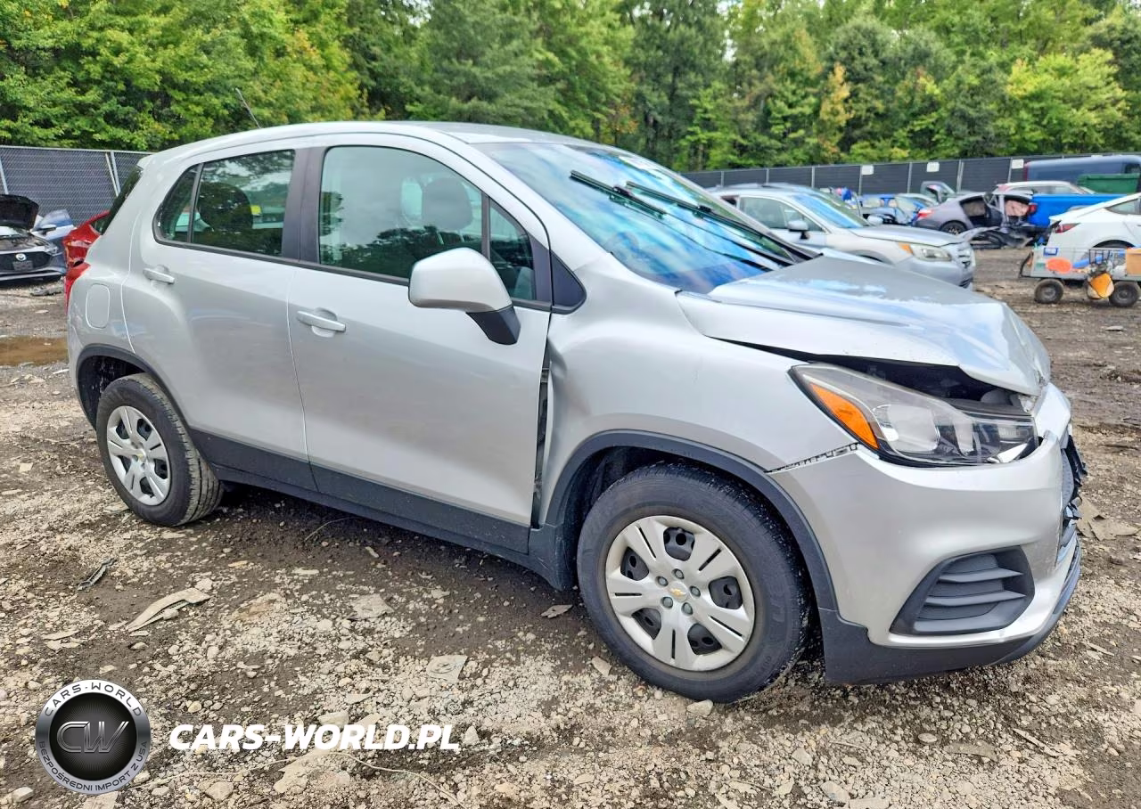 2018 Chevrolet Trax Ls VIN:KL7CJKSB3JB590802 - 4