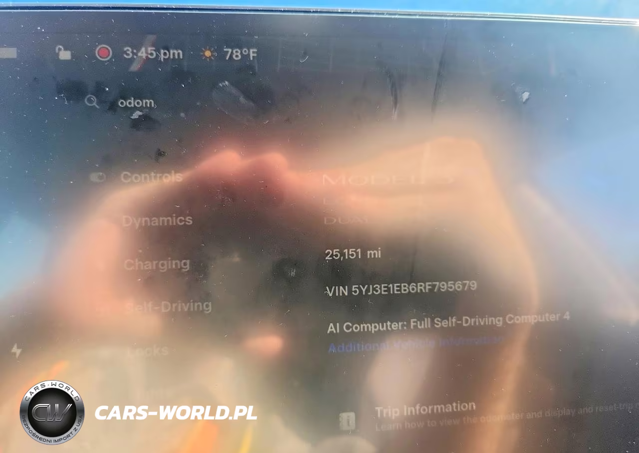 2024 Tesla Model 3 VIN:5YJ3E1EB6RF795679 - 9