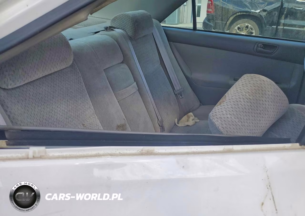 2002 Toyota Camry Le VIN:4T1BE32K32U063823 - 10