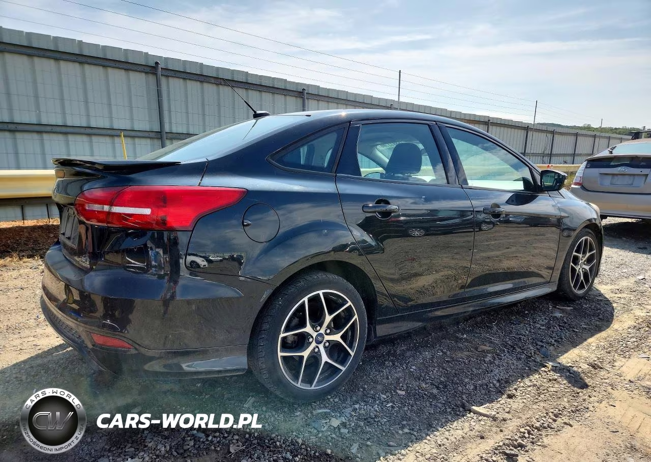 2015 Ford Focus Se VIN:1FADP3F28FL216182 - 3
