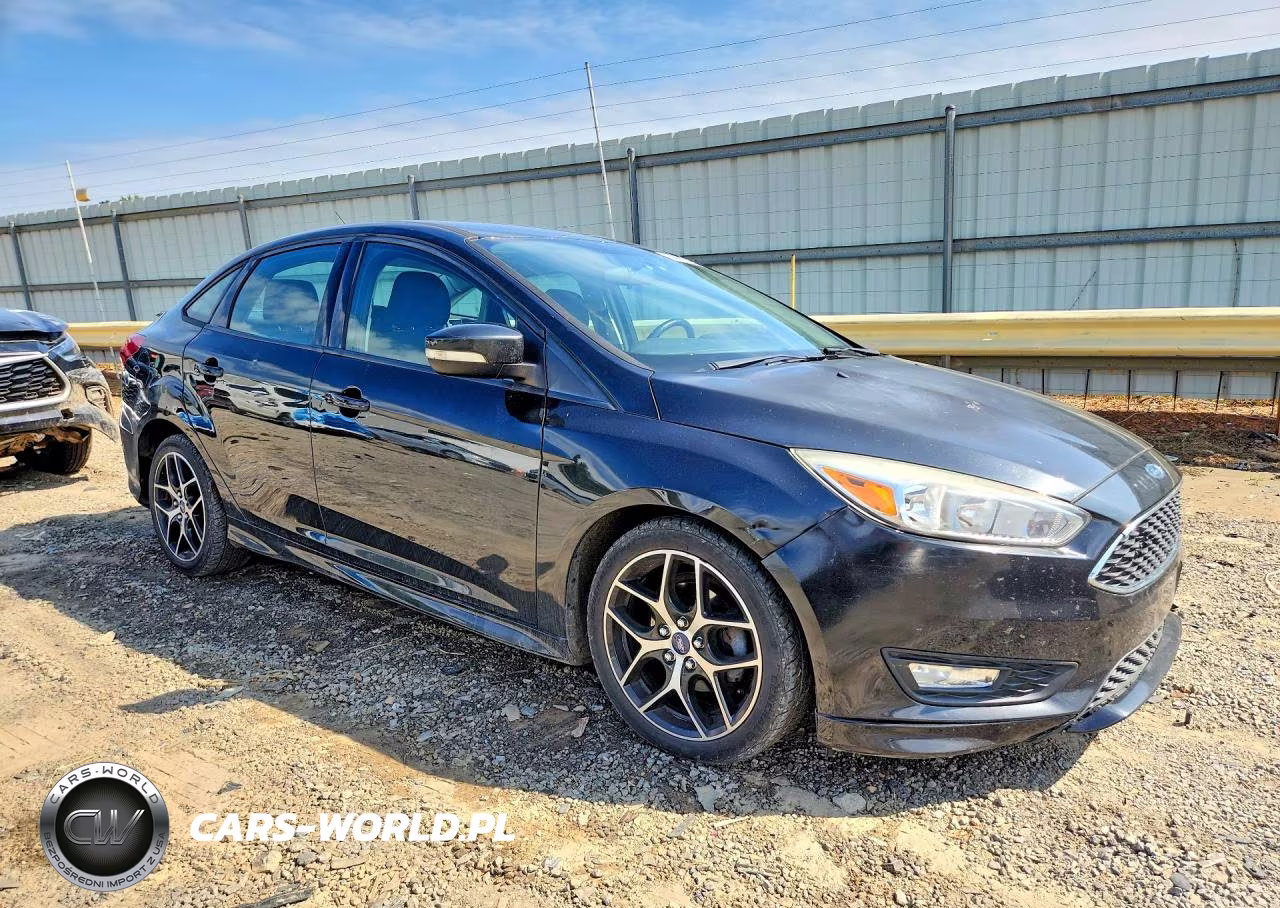 2015 Ford Focus Se VIN:1FADP3F28FL216182 - 4