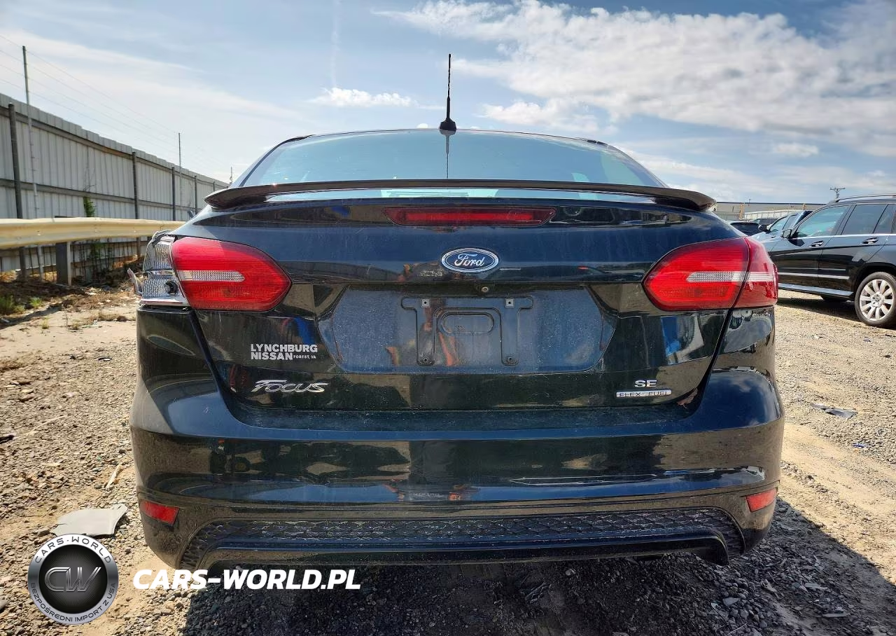 2015 Ford Focus Se VIN:1FADP3F28FL216182 - 6