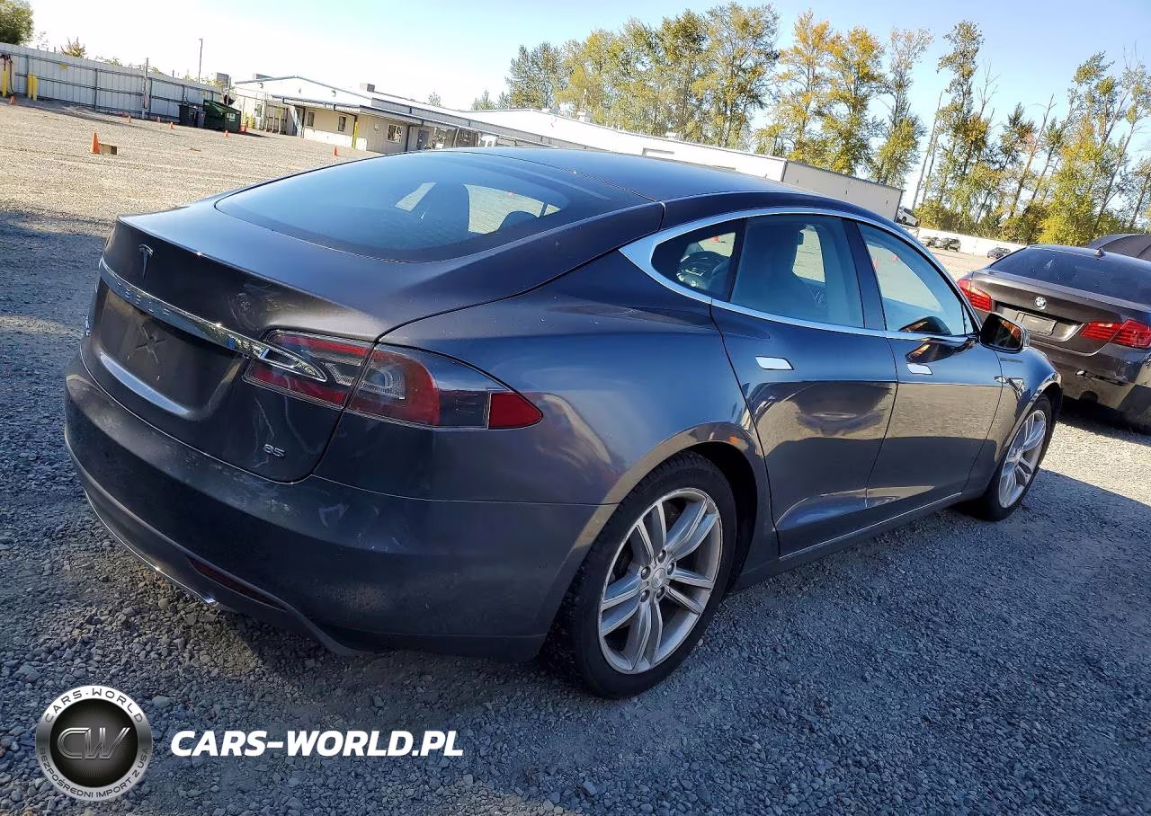 2014 Tesla Model S VIN:5YJSA1H16EFP66588 - 3