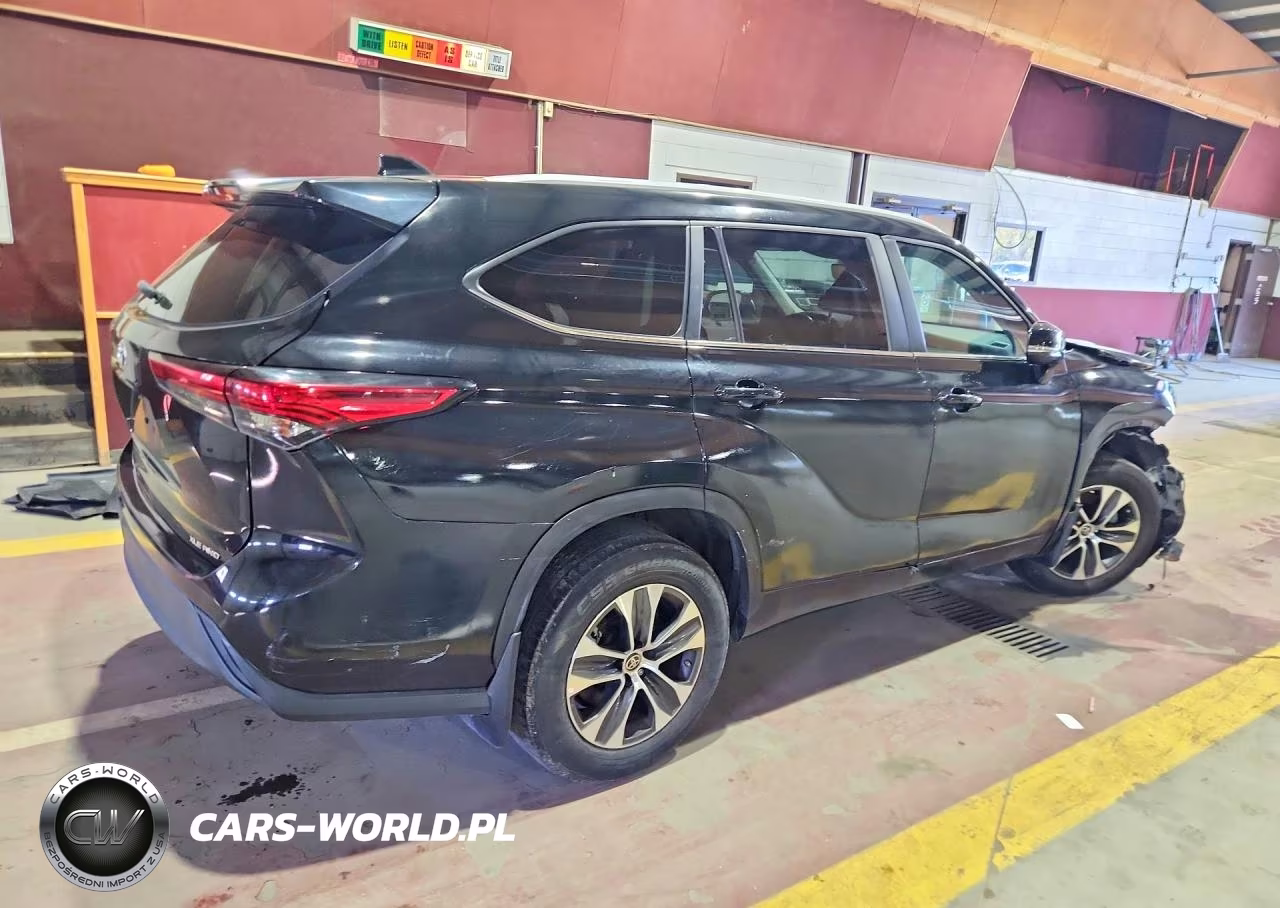 2023 Toyota Highlander Xle VIN:5TDKDRBHXPS044194 - 3