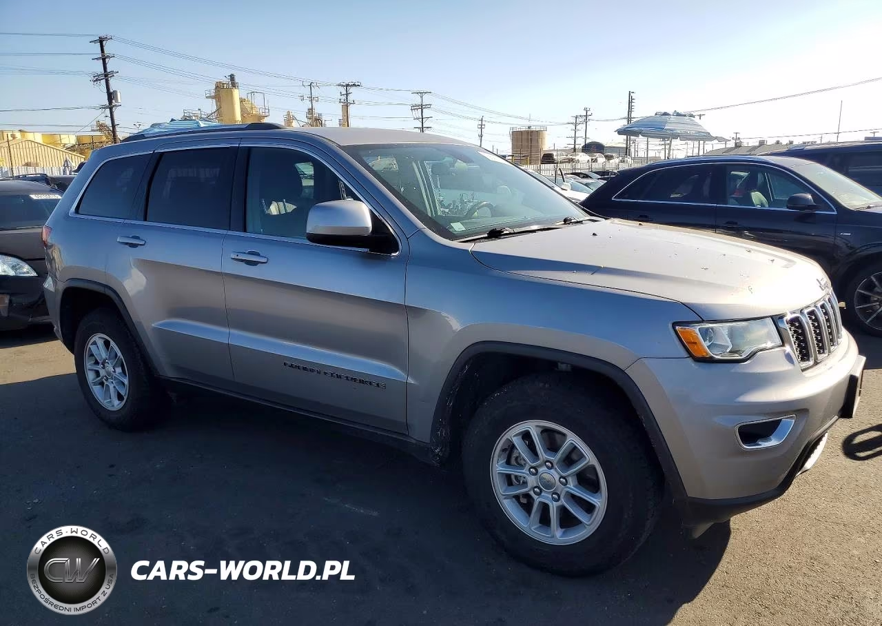 2019 Jeep Grand Cherokee Laredo VIN:1C4RJEAG8KC833284 - 4