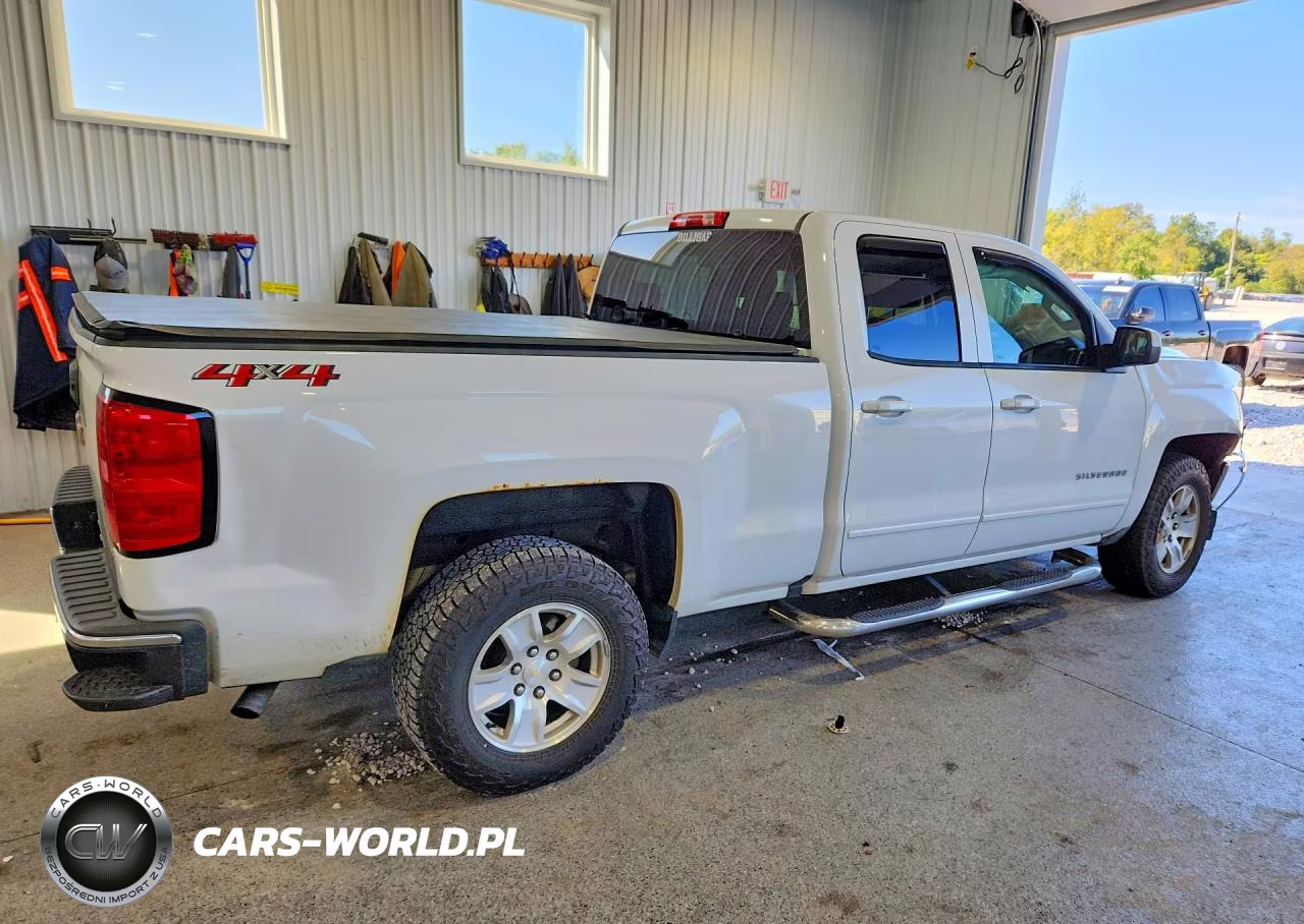 2018 Chevrolet Silverado K1500 Lt VIN:1GCVKREH5JZ158592 - 3