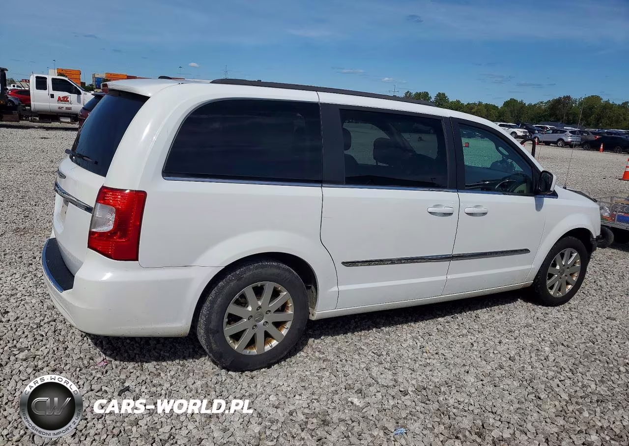 2016 Chrysler Town & Country Touring VIN:2C4RC1BG8GR261066 - 3