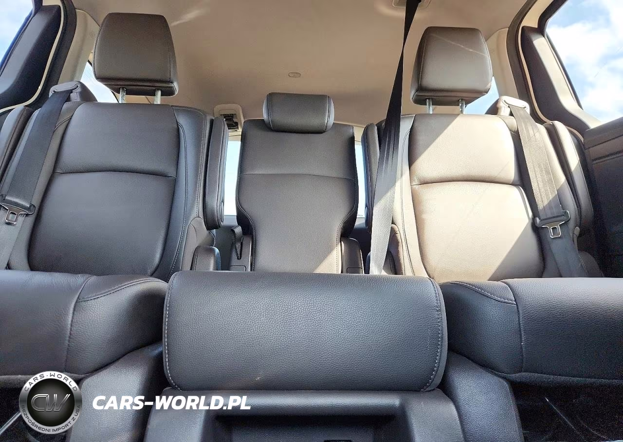 2018 Honda Odyssey Elite VIN:5FNRL6H97JB043435 - 10