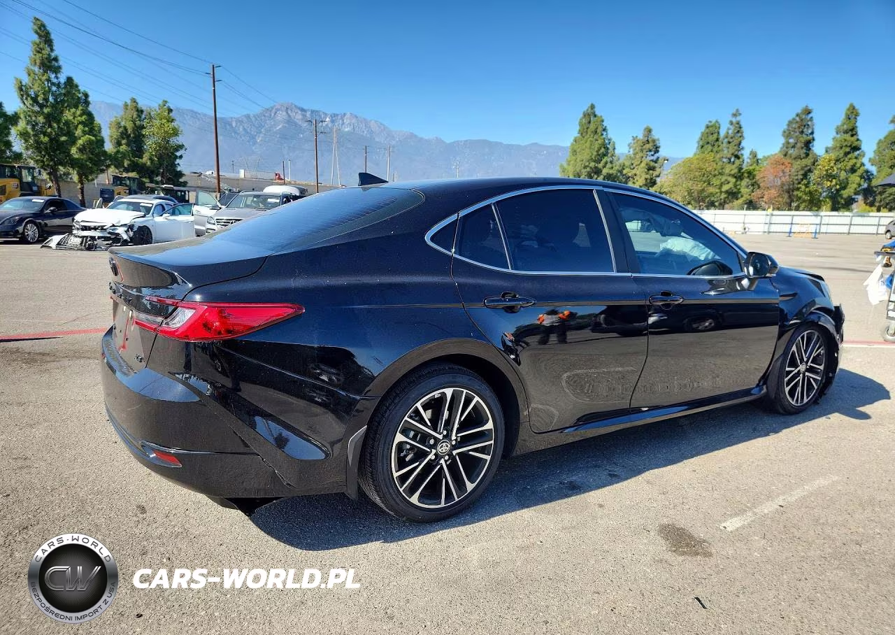 2025 Toyota Camry Xle VIN:4T1DAACKXSU108487 - 3