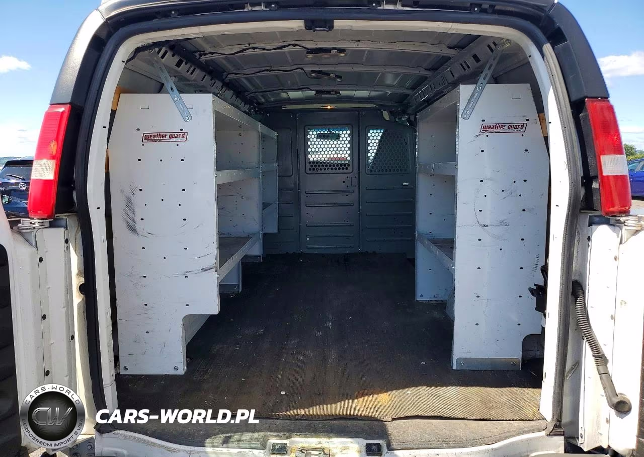 2018 Chevrolet Express G2500 VIN:1GCWGAFG7J1903841 - 10