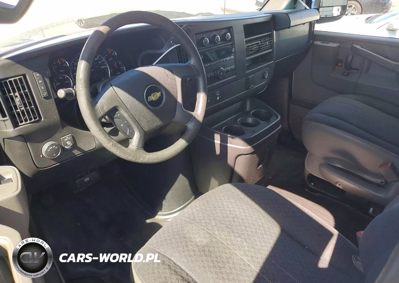 2018 Chevrolet Express G2500 VIN:1GCWGAFG7J1903841 - 8