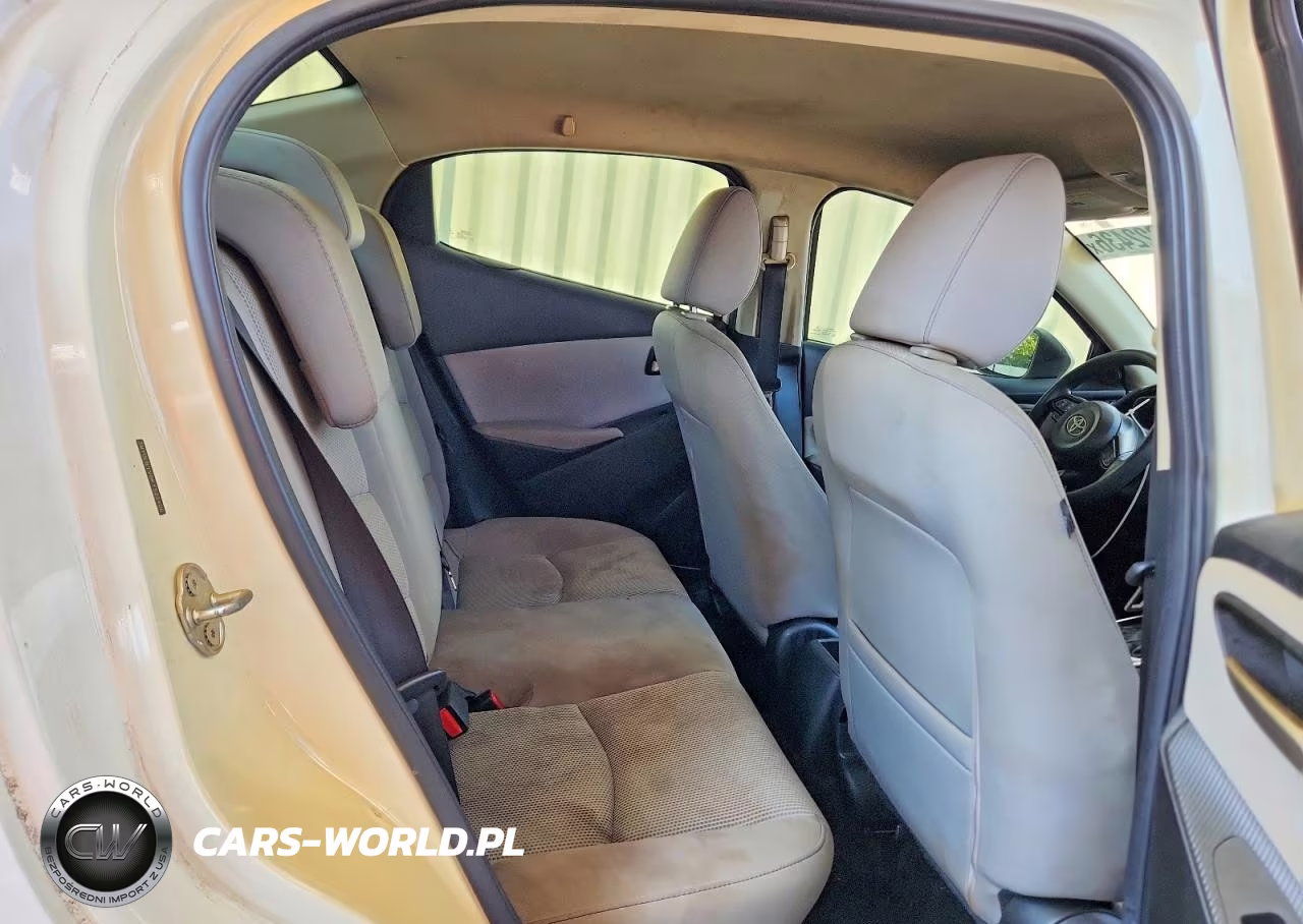 2019 Toyota Yaris Le VIN:3MYDLBYV8KY522406 - 10