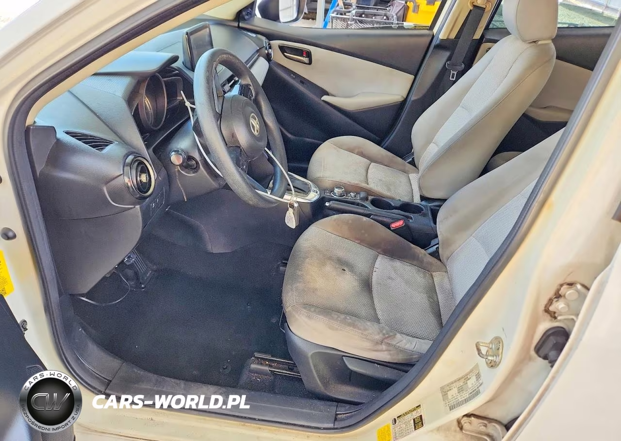 2019 Toyota Yaris Le VIN:3MYDLBYV8KY522406 - 7