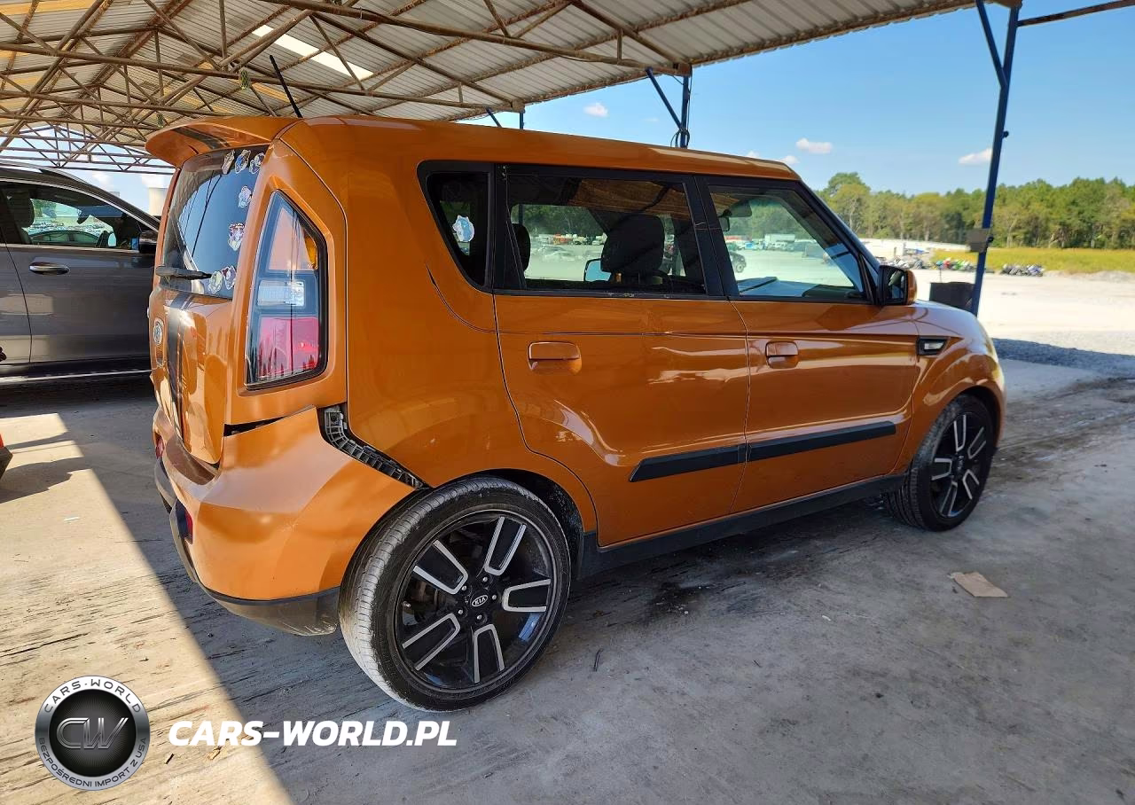 2010 Kia Soul + VIN:KNDJT2A23A7110072 - 3