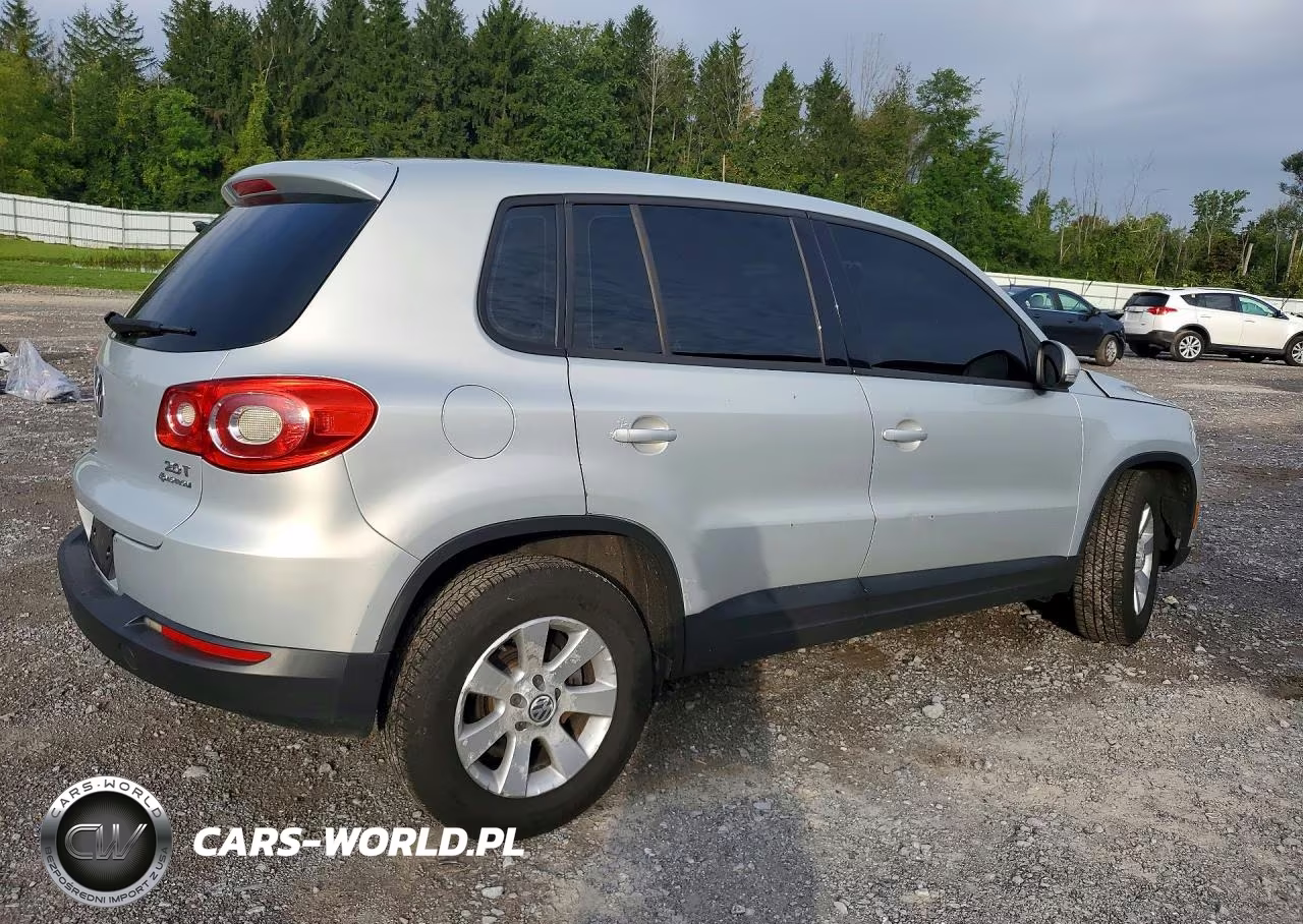2010 Volkswagen Tiguan S VIN:WVGBV7AX6AW526626 - 3