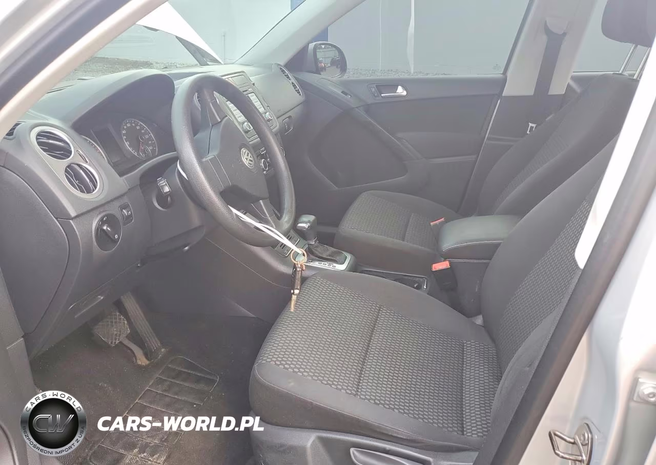 2010 Volkswagen Tiguan S VIN:WVGBV7AX6AW526626 - 7
