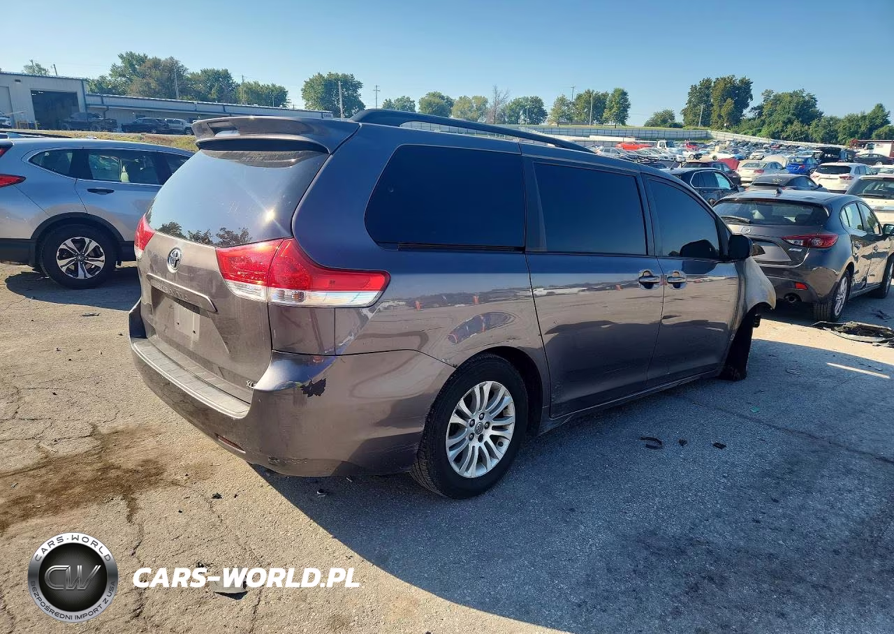 2012 Toyota Sienna Xle 8-Passenger VIN:5TDYK3DC4CS183553 - 3