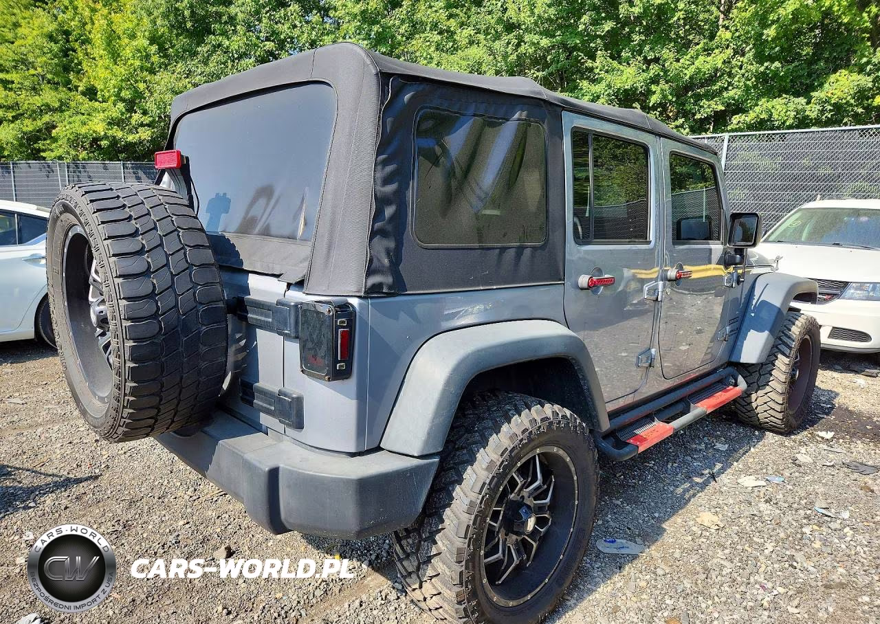 2015 Jeep Wrangler Unlimited Sport VIN:1C4BJWDG1FL771185 - 3