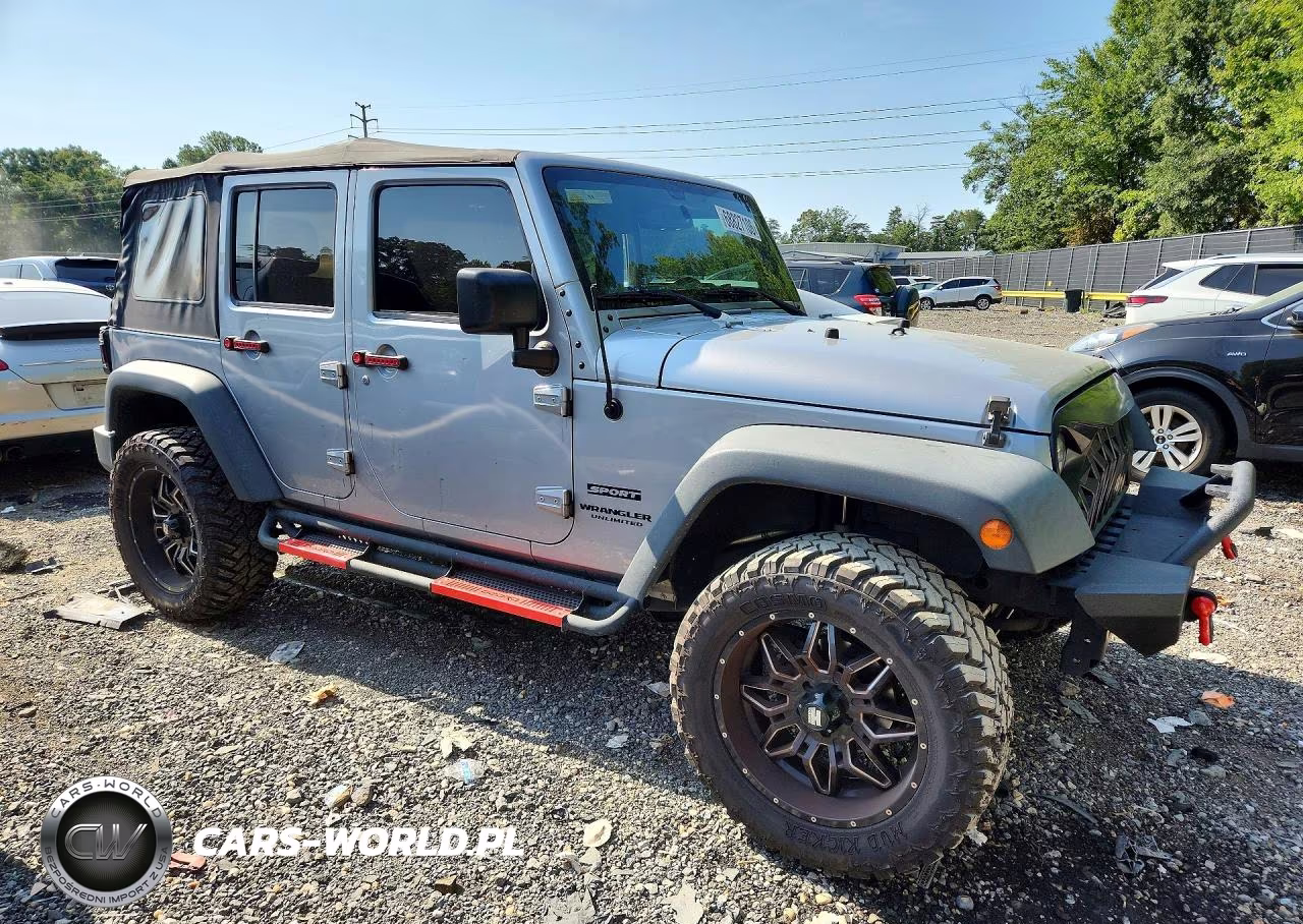 2015 Jeep Wrangler Unlimited Sport VIN:1C4BJWDG1FL771185 - 4