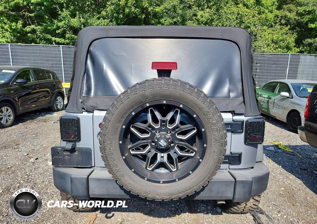 2015 Jeep Wrangler Unlimited Sport VIN:1C4BJWDG1FL771185 - 6