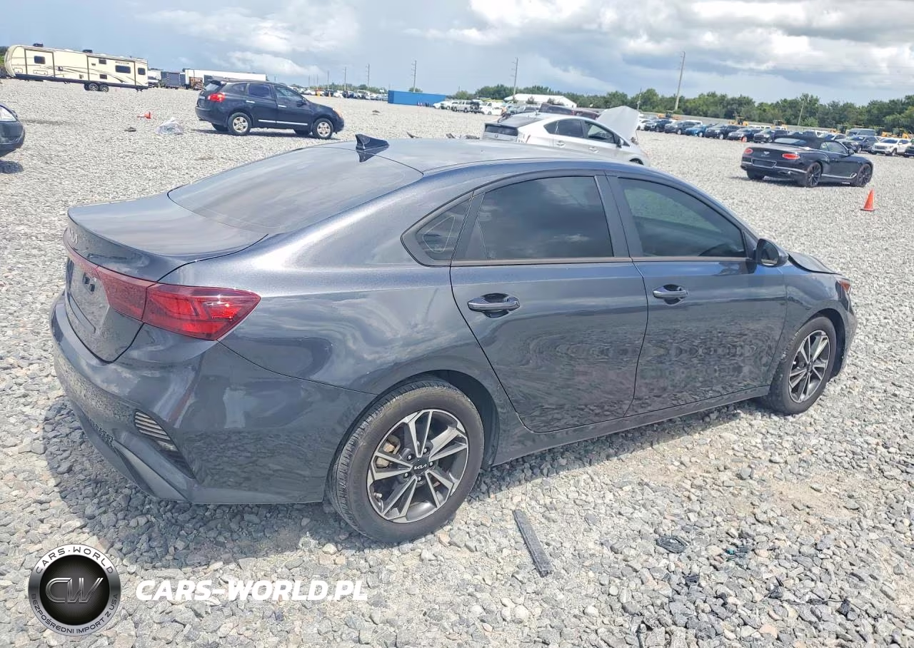 2023 Kia Forte Lxs VIN:3KPF24AD2PE601084 - 3