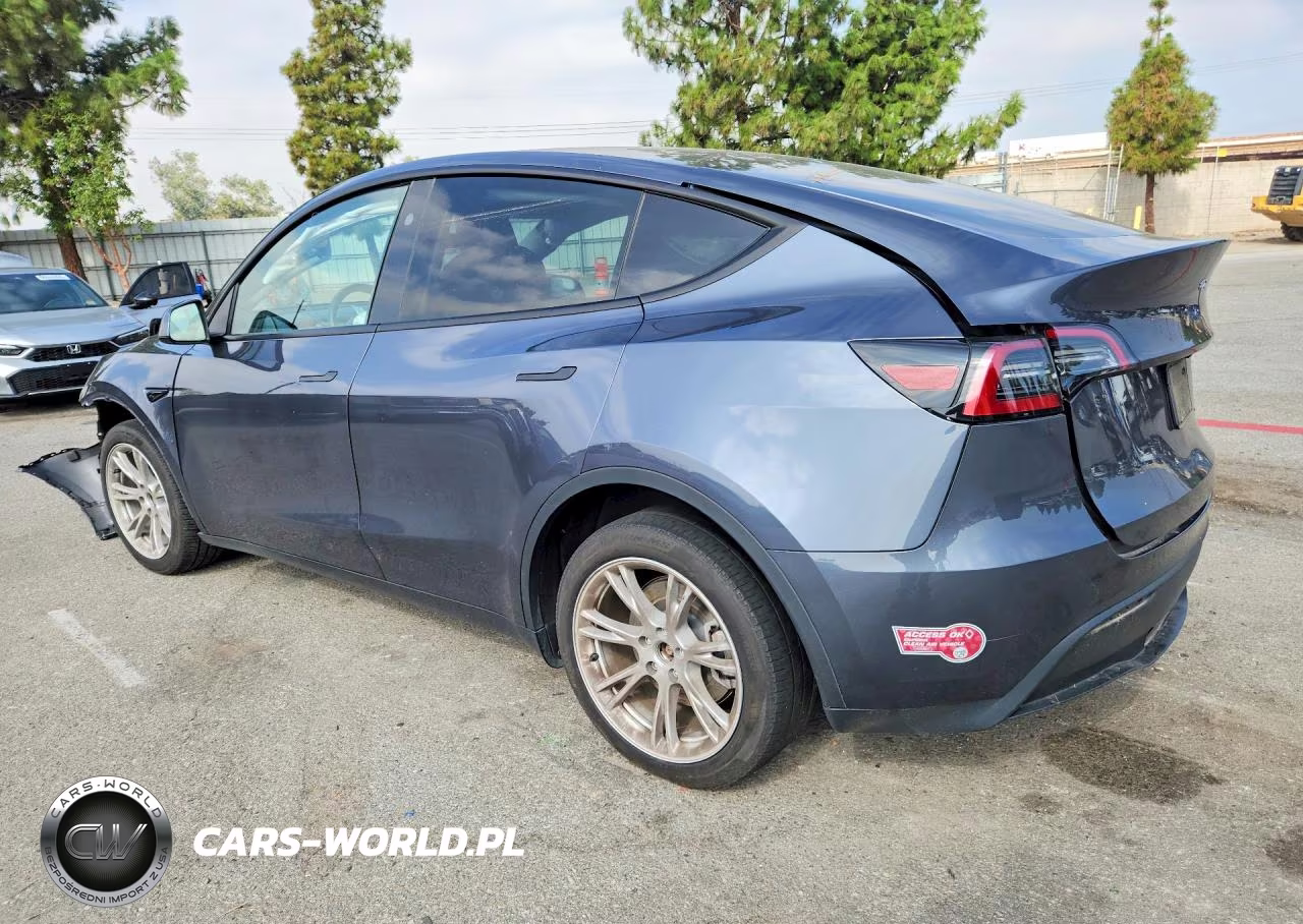 2023 Tesla Model Y VIN:7SAYGDEE3PA211067 - 2