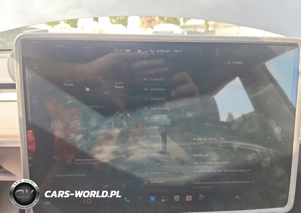 2023 Tesla Model Y VIN:7SAYGDEE3PA211067 - 9