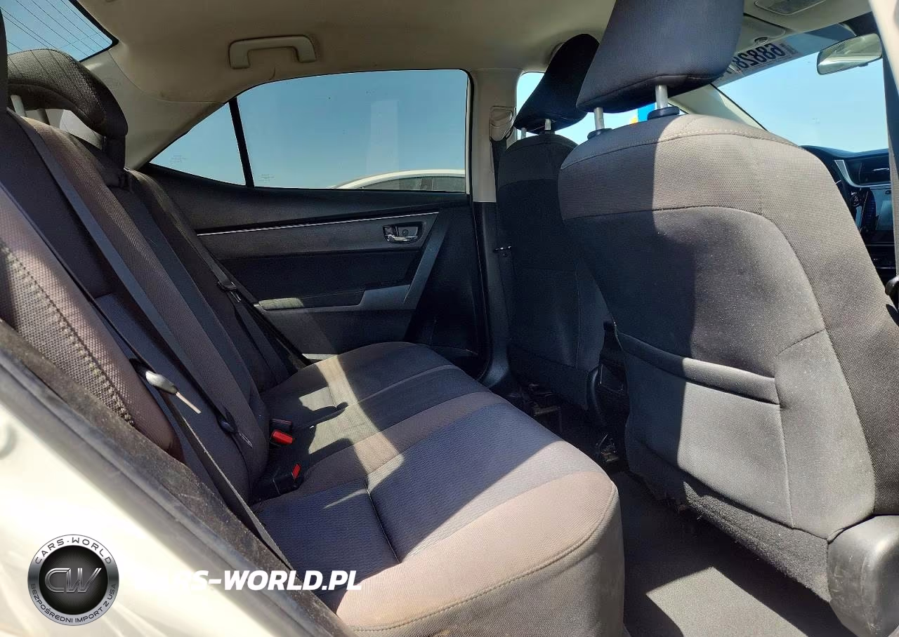 2018 Toyota Corolla Le VIN:5YFBURHE6JP765822 - 10