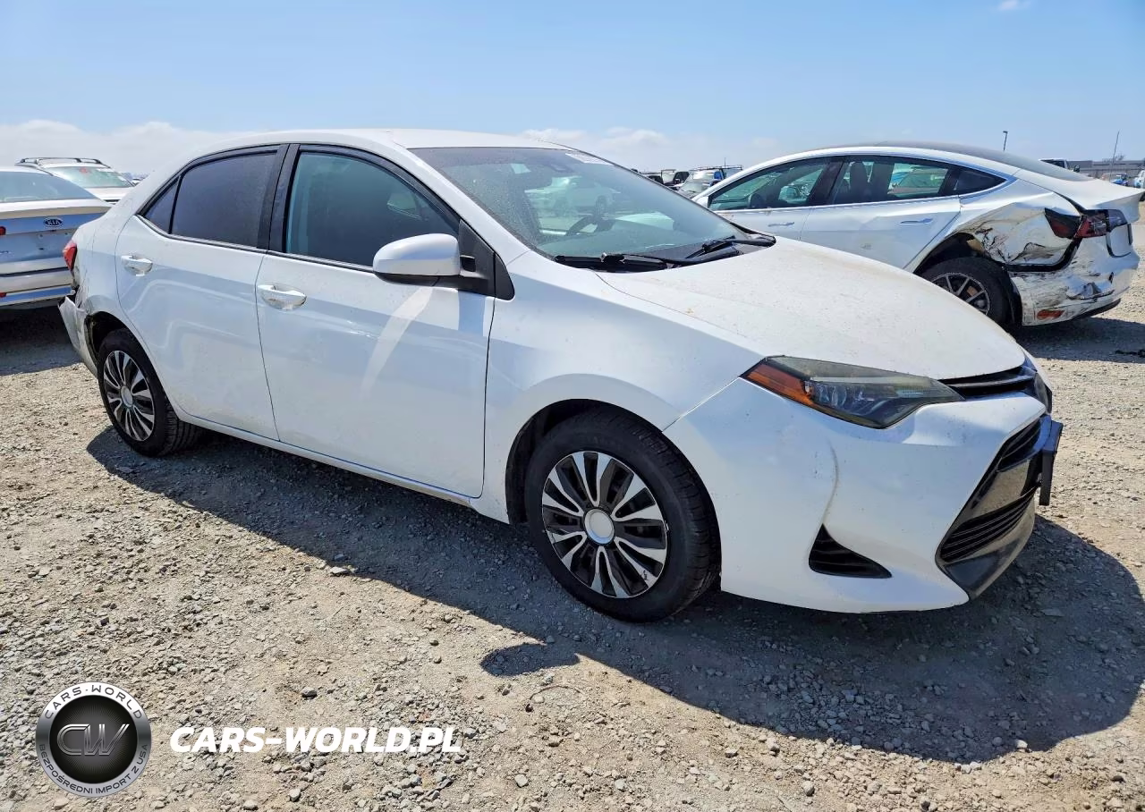2018 Toyota Corolla Le VIN:5YFBURHE6JP765822 - 4