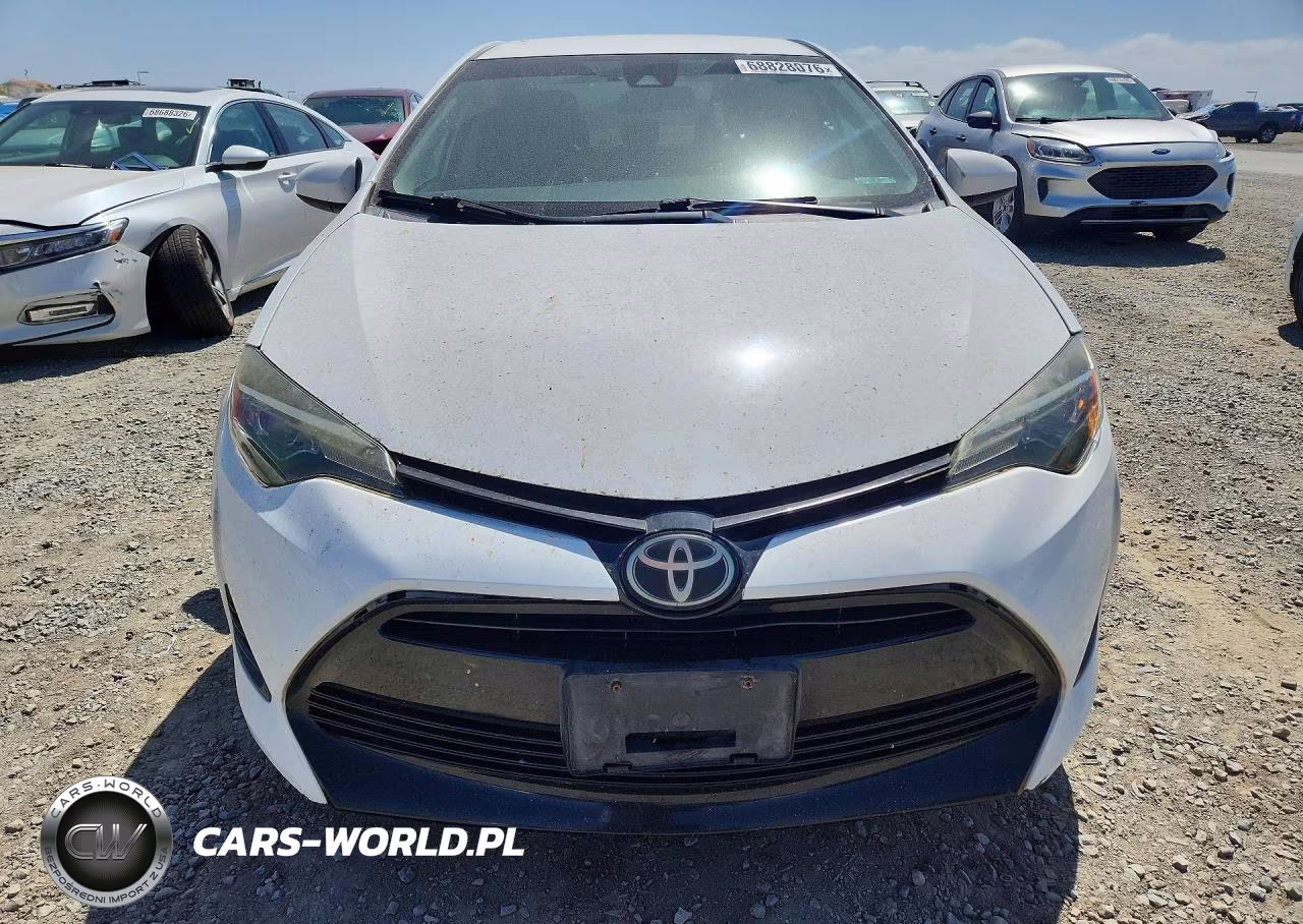 2018 Toyota Corolla Le VIN:5YFBURHE6JP765822 - 5
