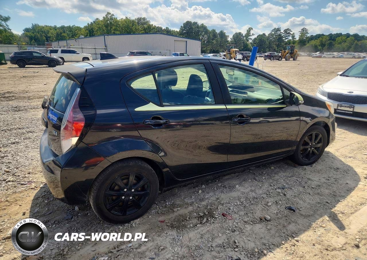 2016 Toyota Prius C Persona Special Edition VIN:JTDKDTB39G1120938 - 3