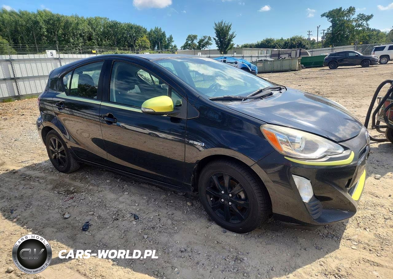 2016 Toyota Prius C Persona Special Edition VIN:JTDKDTB39G1120938 - 4
