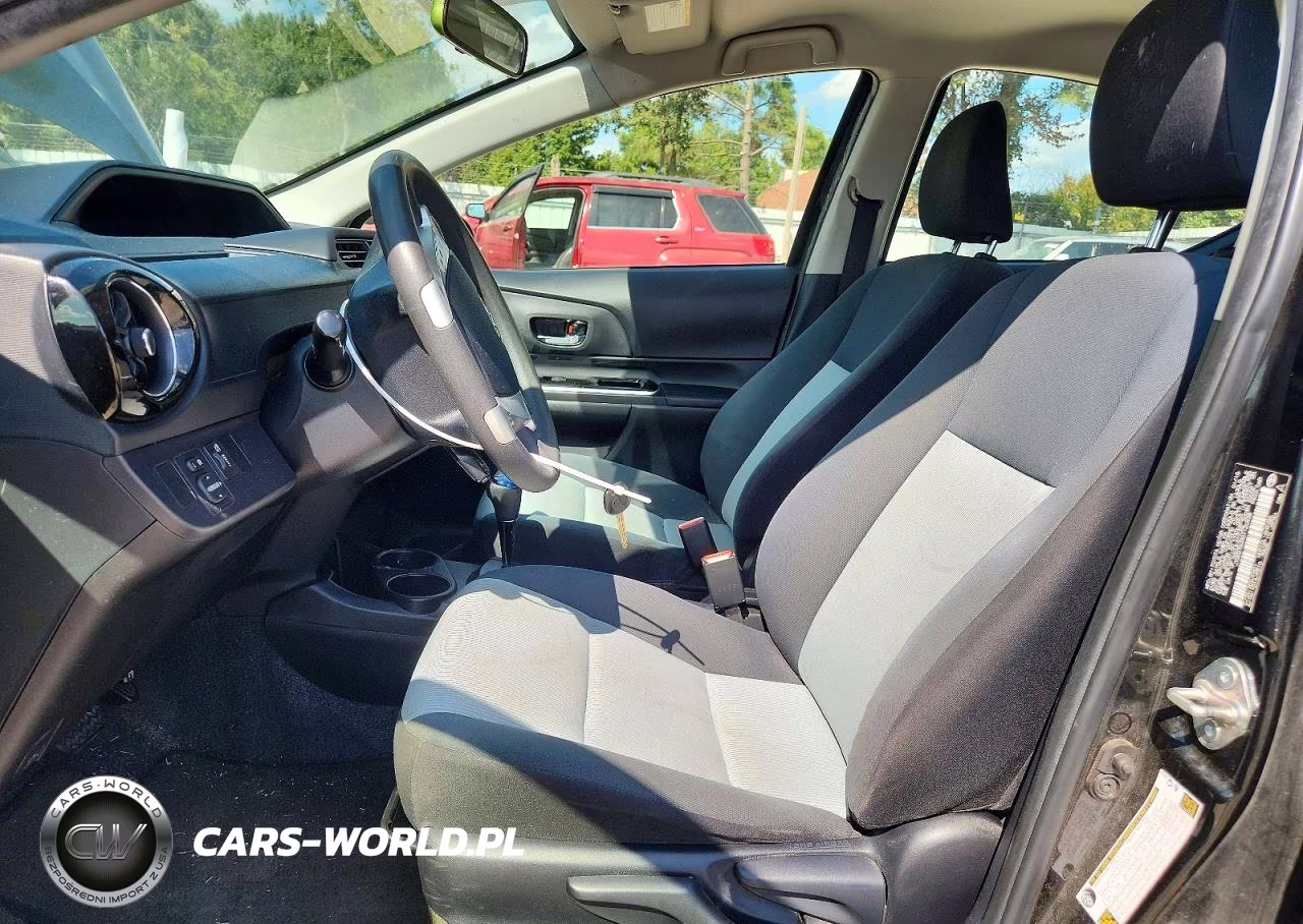 2016 Toyota Prius C Persona Special Edition VIN:JTDKDTB39G1120938 - 7