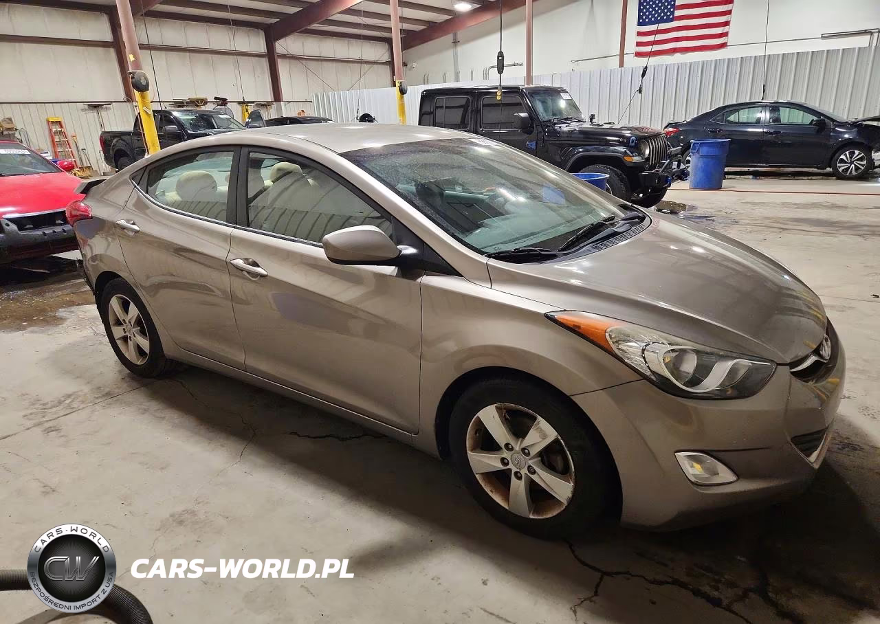 2013 Hyundai Elantra Gls VIN:5NPDH4AE9DH333284 - 4